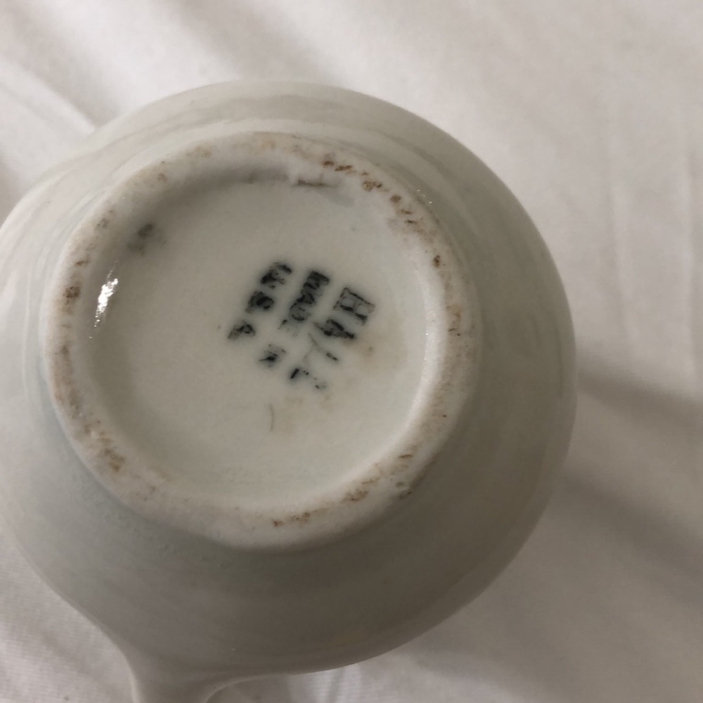Vintage hall pottery mini creamer/syrup. - Picture 3 of 4